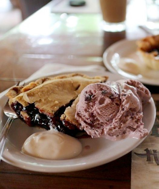 Saskatoon berry pie